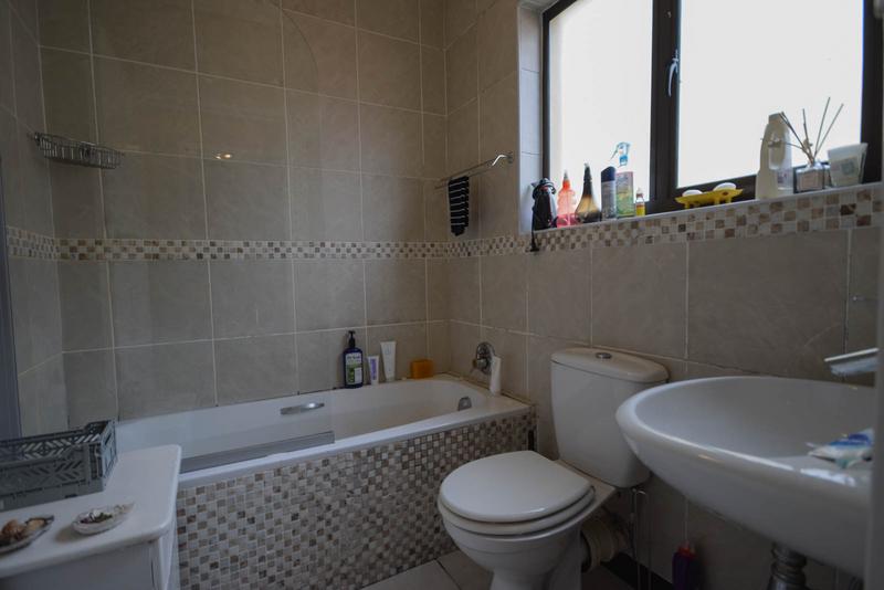 To Let 1 Bedroom Property for Rent in Sea Point Western Cape